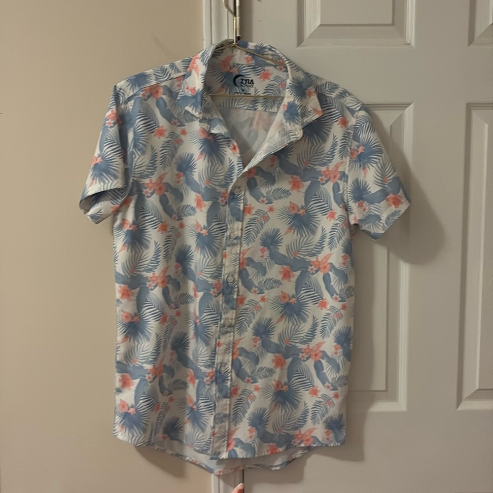 Zyia MEn’s Active Short Sleeve Shirt in Blue Tropical Print Color Size Medium